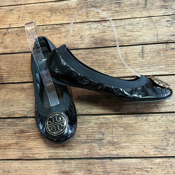 TORY BURCH Black Patent Leather Ballet Flats with Gold Logo sz 6.5 - Picture 2 of 12